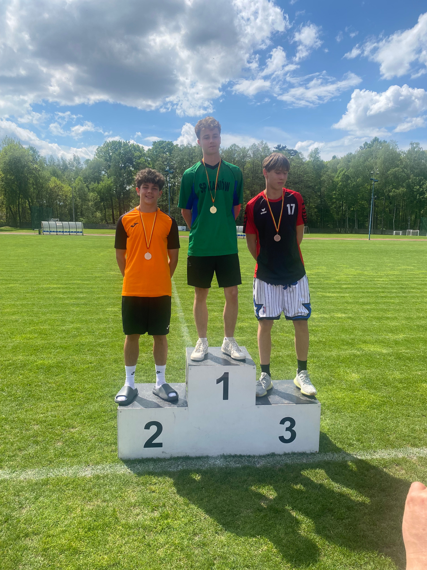 Wielka duma Kaniowa! Nasi młodzi lekkoatleci wracają z medalami Mistrzostw Powiatu!